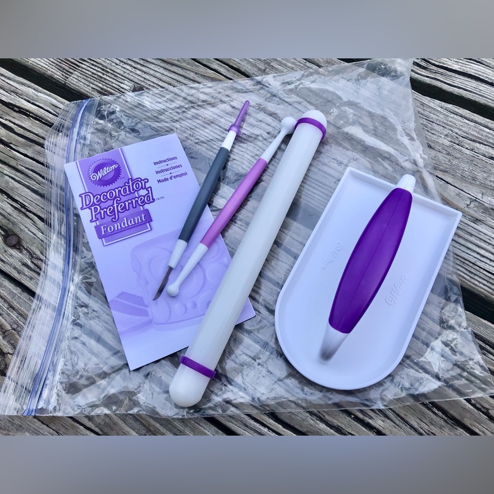 Wilton Fondant Necessities Tools Fondant Icing Rolling Pin & Accessories Kit Set